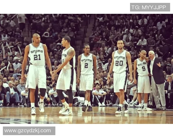 马刺主场强势击败热火117比105展现出色团队配合与防守实力